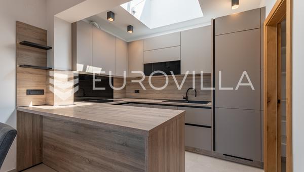 Varaždin, Centro de la ciudad, moderno apartamento de dos dormitorios con plaza de aparcamiento, OBRA NUEVA.