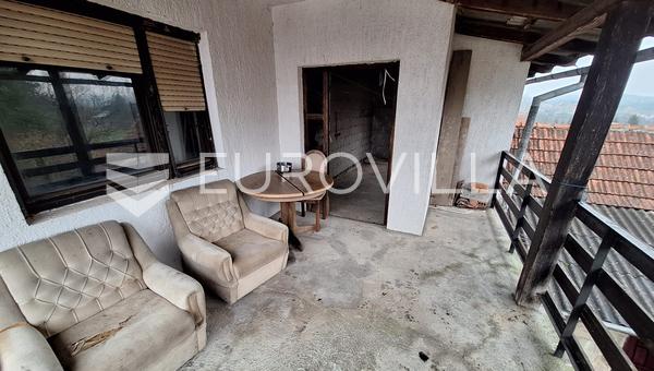 Duga Resa, Mreznicki Brig'de, Mreznica Nehri'ne ve plaja sadece 150 metre mesafede, 360 m² genişliğinde satılık ev