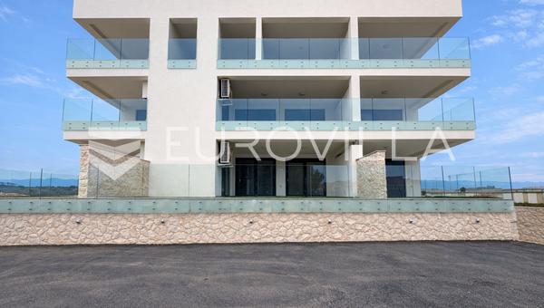 Pag, Povljana, apartamento de dos dormitorios en un edificio de obra nueva de primer nivel, 80,20 m²