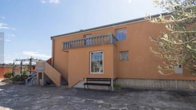 Zadar, Karin, samostojeća kuća s velikom okućnicom i velikim potencijalom