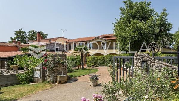 Isztria, Novigrad környéke, vendéglátóipari és turisztikai célú ingatlan kiváló elhelyezkedéssel