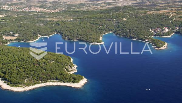 Milna, Lučice: Izvanredno građevinsko zemljište, prvi red do mora