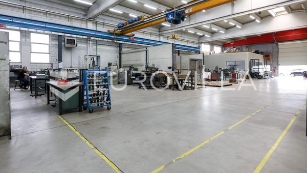 Slavonski Brod, průmyslová zóna, výrobní a komerční budova 1 250 m².