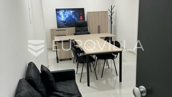 Istrien, Pula, centrum, kontorlokale NKP 18 m2 på 1. sal