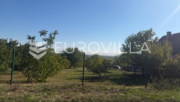 Mandićevac, građevinsko zemljište površine 1.972 m² uz glavnu prometnicu