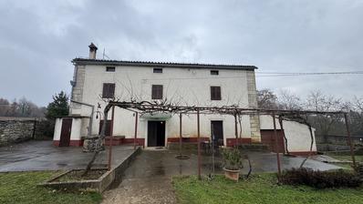 Istra, Kanfanar, autentična istarska kuća 200 m² s velikim potencijalom i velikom okućnicom