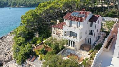 Korcula, pěkný dům v první řadě k moři, 250 m2