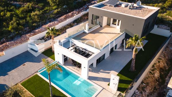 Marina, Vinisce, nieuw gebouwde luxe villa