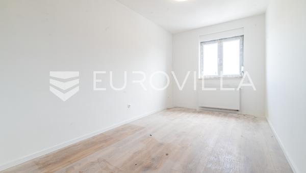 Zagreb, Dubrava, renovirani dvosoban stan NKP 77 m2