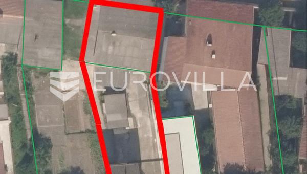 Osijek, Ciudad Baja, terreno con casa de 236 m²