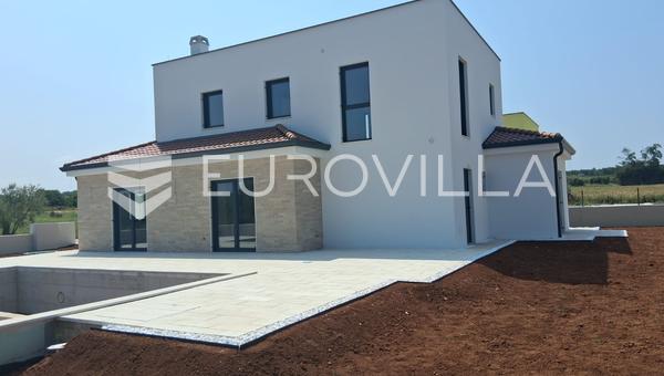 Istrien, Porec, smukt hus med stendetaljer