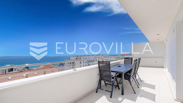 Split, Žnjan, Apartamento duplex de luxo com vista deslumbrante para o mar.