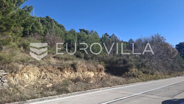 Omiš, Naklice, građevinsko zemljište 8.865 m²