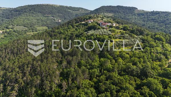 Istria, lähellä Oprtaljia - Eksklusiivinen T3-matkailumaa boutique-leirintäalueelle tai glamping-lomakohteelle