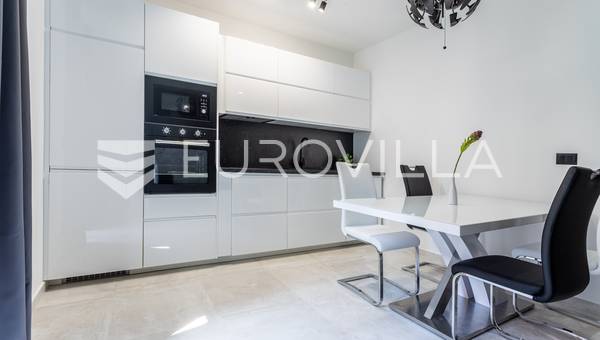Trogir, nowoczesny apartament z jedną sypialnią w świetnej lokalizacji