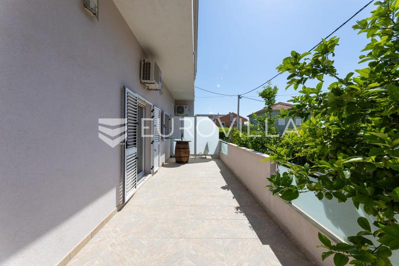 Kaštel Novi, komfortní dvoupokojový byt - 11