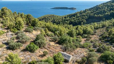 Otok Korčula, Blato, uvala Grčćica, poljoprivredno zemljište sa kamenom kućom