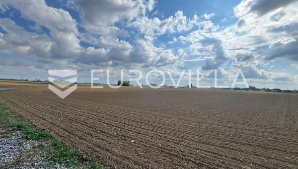 Kusevac - Cazip Yol Kenarı Tarım Arazisi, 4 ha
