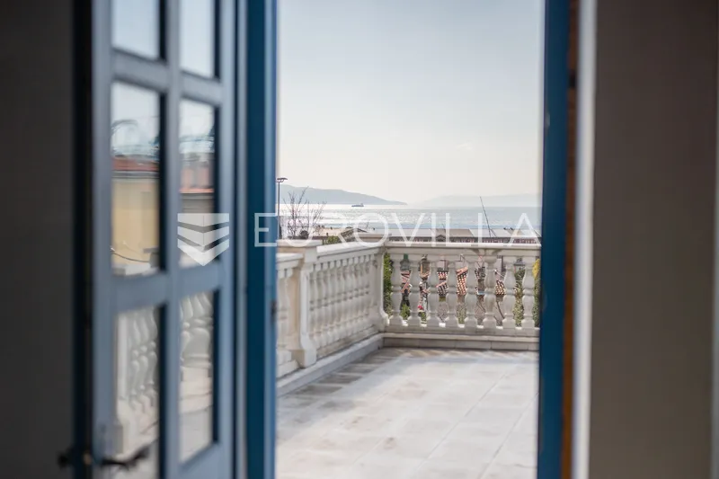 Rijeka, Vukovarska ulica, ekskluzivna vila s tri garažna mjesta i pogledom na more 31