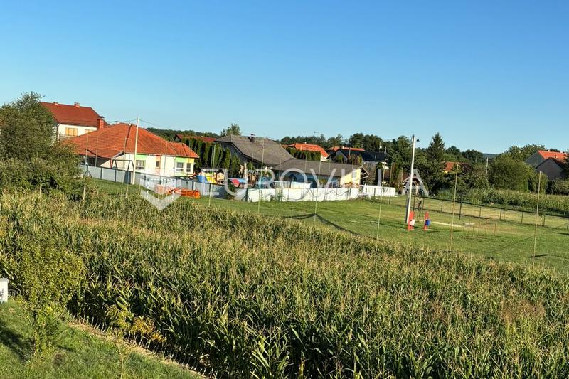 Obytný a komerční dům, Bartolovec - 10