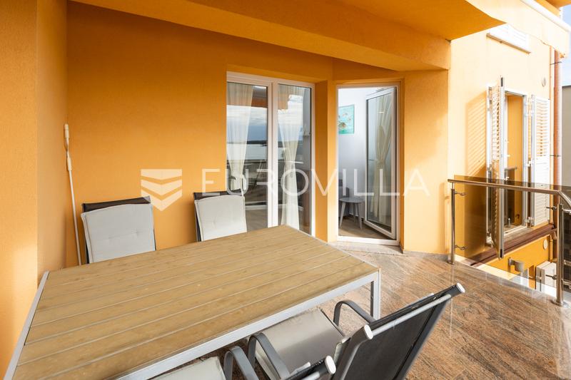 Istria, Pomer, apartamento de un dormitorio junto al puerto deportivo con terraza cubierta y una hermosa vista al mar - 14