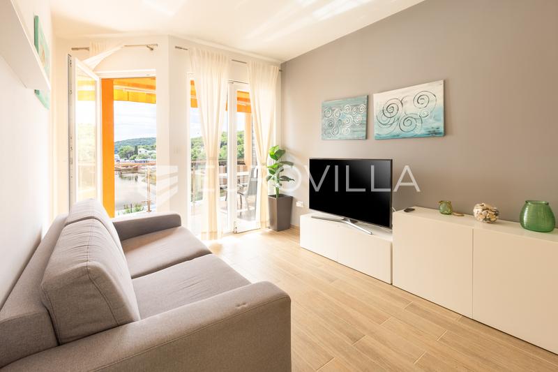 Istria, Pomer, apartamento de un dormitorio junto al puerto deportivo con terraza cubierta y una hermosa vista al mar - 2