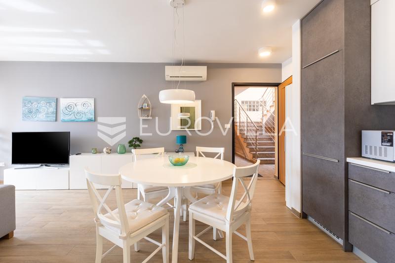 Istria, Pomer, apartamento de un dormitorio junto al puerto deportivo con terraza cubierta y una hermosa vista al mar - 8