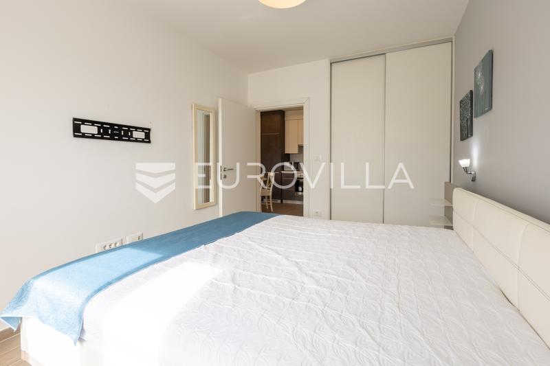 Istria, Pomer, apartamento de un dormitorio junto al puerto deportivo con terraza cubierta y una hermosa vista al mar - 11