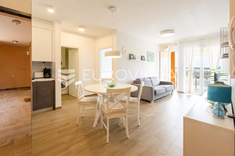 Istria, Pomer, apartamento de un dormitorio junto al puerto deportivo con terraza cubierta y una hermosa vista al mar - 5