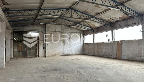 Požega, Alaginci, amplio salón de 650 m²