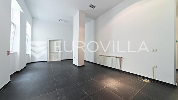 Osijek, Centar grada, iznajmljuje se poslovni prostor u secescijskoj zgradi, 200 m²
