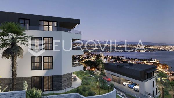 Opatija, központ, egy háromszobás lakás egy kiváló új építésű épületben, 101 m2-es tengeri kilátással.