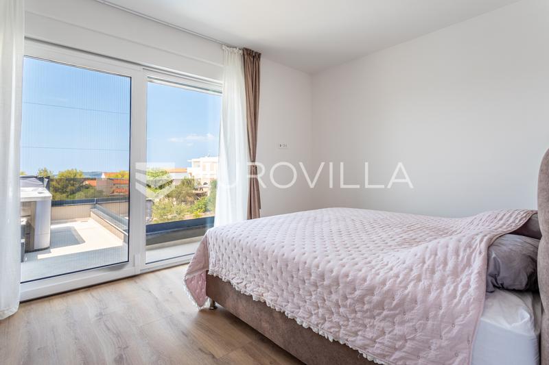 Brodarica, modern villa úszómedencével, 283,62 m² - 24