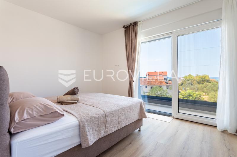 Brodarica, modern villa úszómedencével, 283,62 m² - 21
