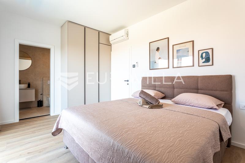 Brodarica, modern villa úszómedencével, 283,62 m² - 22