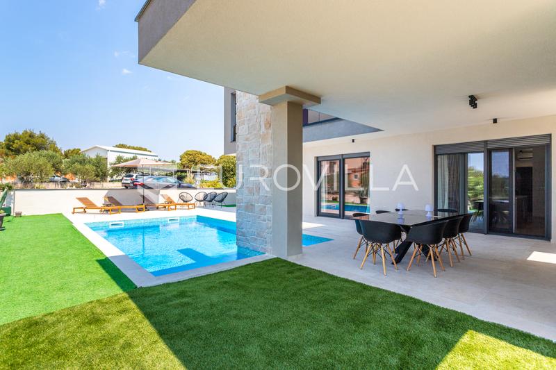 Brodarica, modern villa úszómedencével, 283,62 m² - 4