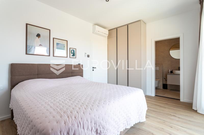 Brodarica, modern villa úszómedencével, 283,62 m² - 25