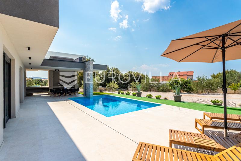 Brodarica, modern villa úszómedencével, 283,62 m² - 38