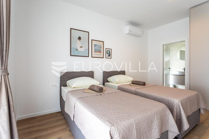 Brodarica, modern villa úszómedencével, 283,62 m² - 18