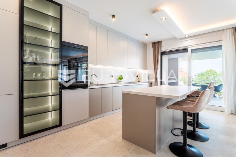Brodarica, modern villa úszómedencével, 283,62 m² - 13