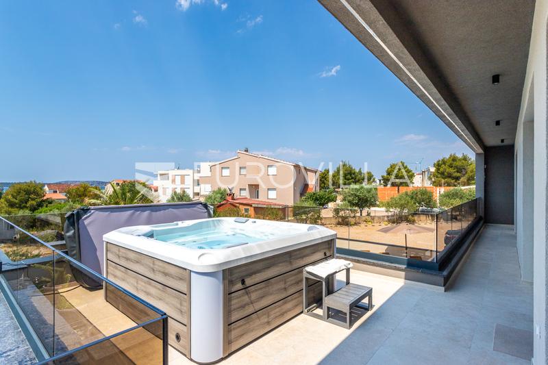 Brodarica, modern villa úszómedencével, 283,62 m² - 32