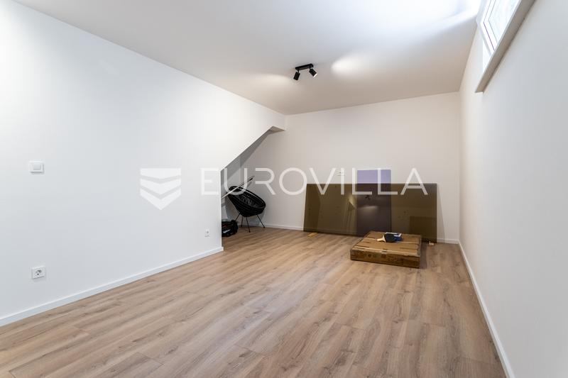 Brodarica, modern villa úszómedencével, 283,62 m² - 37
