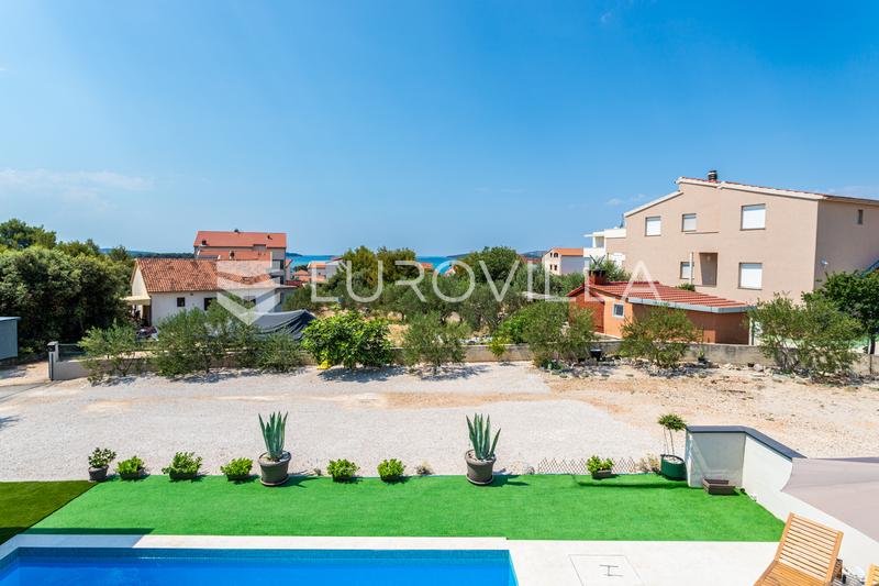 Brodarica, modern villa úszómedencével, 283,62 m² - 36