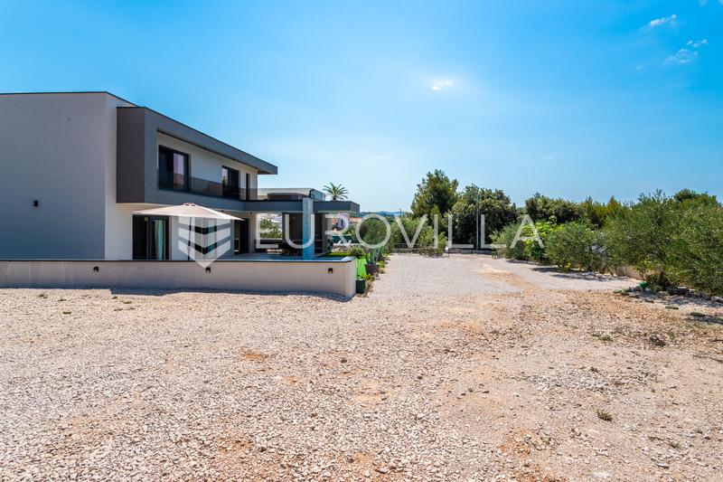 Brodarica, modern villa úszómedencével, 283,62 m² - 39