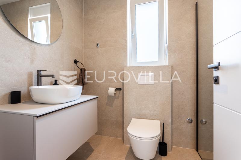 Brodarica, modern villa úszómedencével, 283,62 m² - 14