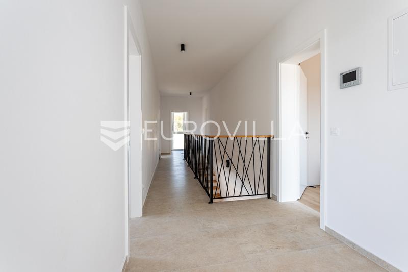 Brodarica, modern villa úszómedencével, 283,62 m² - 30