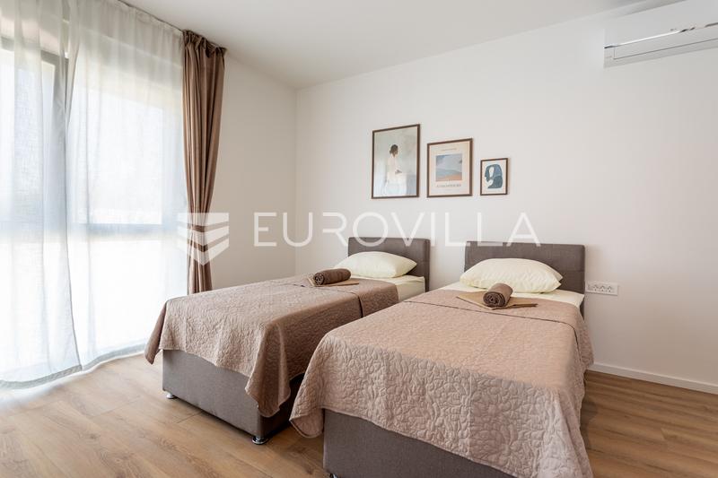 Brodarica, modern villa úszómedencével, 283,62 m² - 17