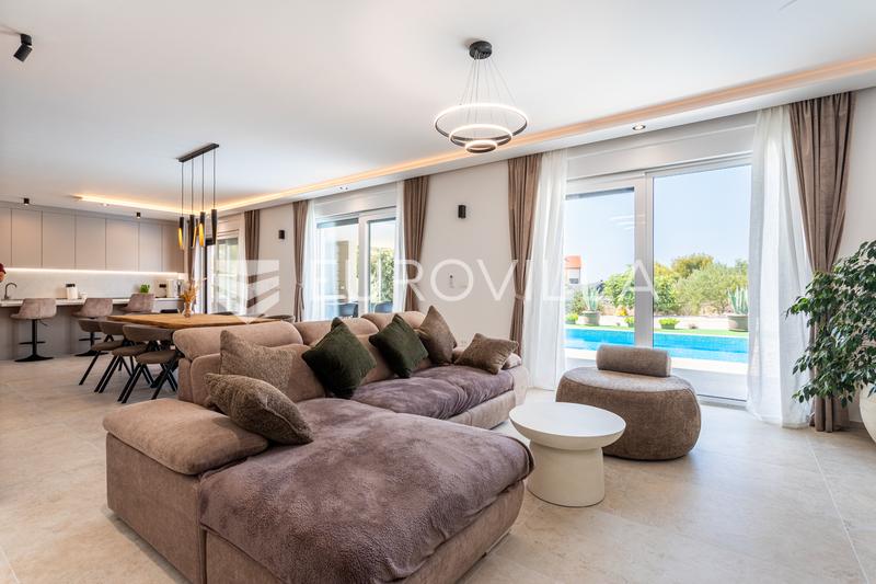 Brodarica, modern villa úszómedencével, 283,62 m² - 9