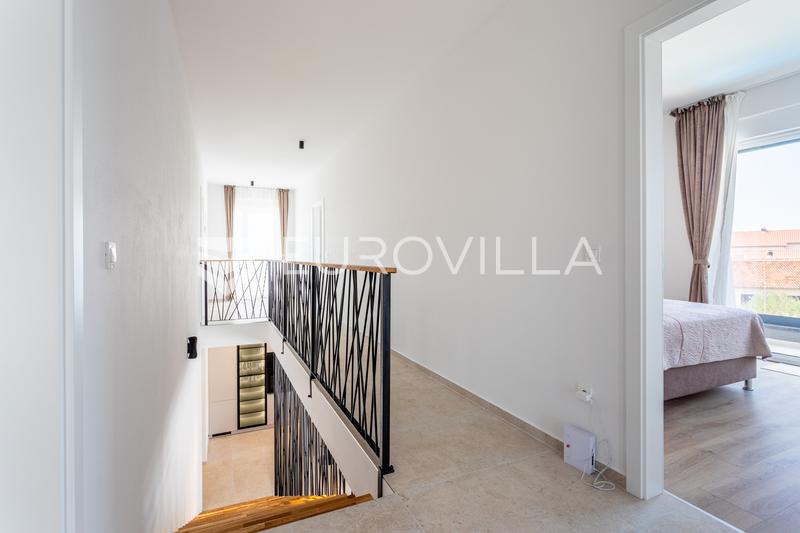 Brodarica, modern villa úszómedencével, 283,62 m² - 31