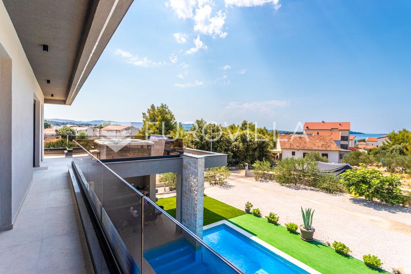Brodarica, modern villa úszómedencével, 283,62 m² - 35